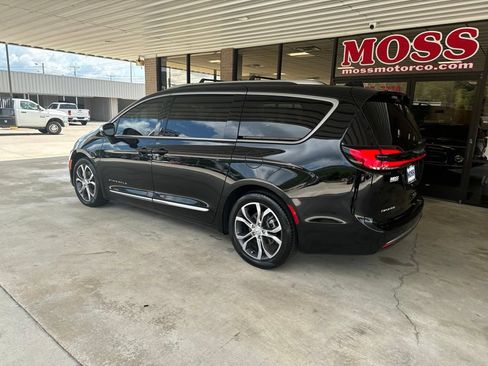 Used 2026 Chrysler Pacifica Pinnacle FWD image 6