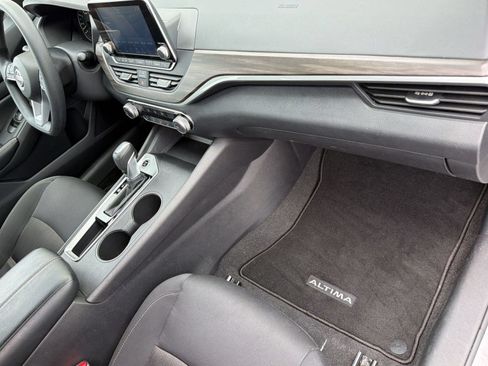 Used 2025 Nissan Altima 2.5 SV FWD image 35