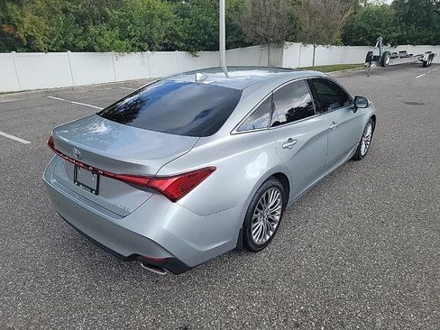 Used 2019 Toyota Avalon Limited image 3