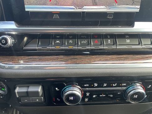 Used 2023 GMC Sierra 1500 SLE image 28