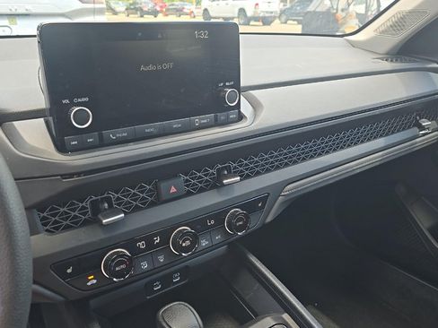 Used 2025 Honda Accord SE image 11