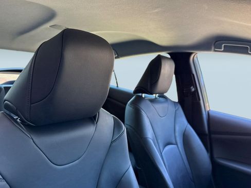 Used 2018 Toyota Prius Prime Premium FWD image 25