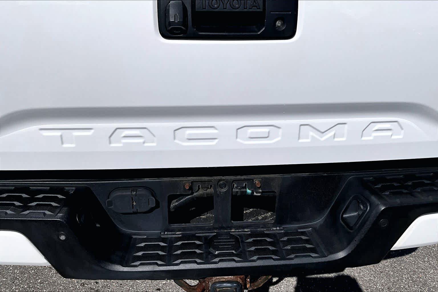 Used 2017 Toyota Tacoma TRD Pro AWD/4WD image 9