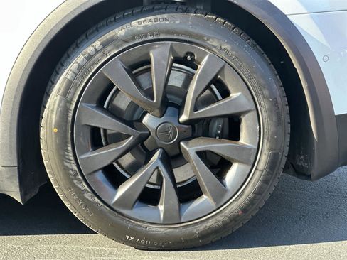 Used 2022 Tesla Model X image 8