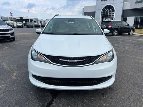 Used 2021 Chrysler Voyager Lxi w/ Cold Weather Group FWD image 2