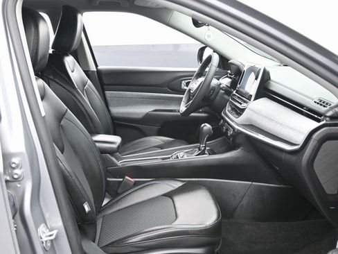 Used 2022 Jeep Compass Latitude image 34