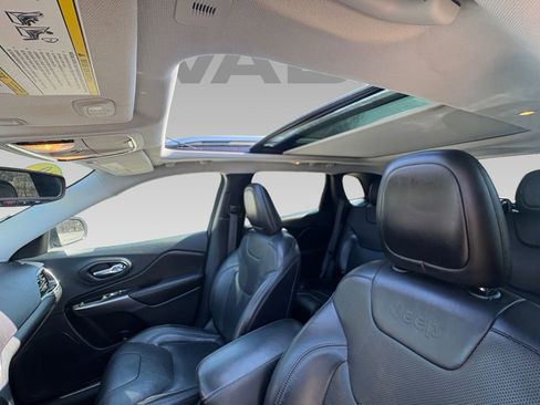 Used 2019 Jeep Cherokee Limited image 6