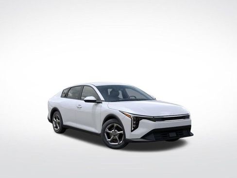 New 2026 Kia K4 LXS image 8