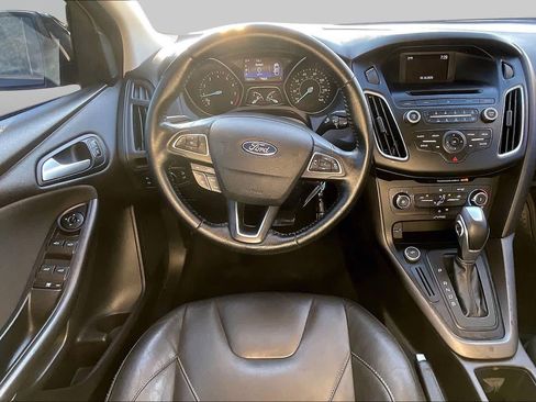 Used 2016 Ford Focus SE w/ Equipment Group 201A FWD image 5