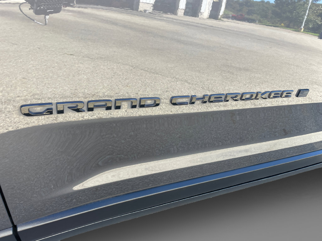 Used 2024 Jeep Grand Cherokee Altitude AWD/4WD image 18
