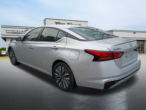 Used 2024 Nissan Altima 2.5 SV image 3