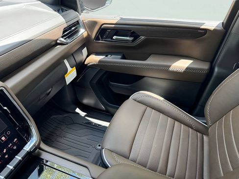 New 2026 GMC Yukon XL Denali Ultimate w/ LPO, Floor Liner Package AWD/4WD image 30