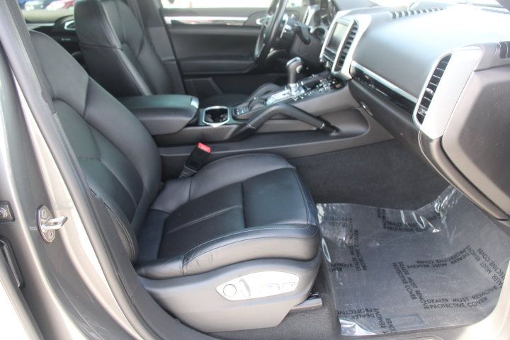 Used 2016 Porsche Cayenne AWD/4WD image 20