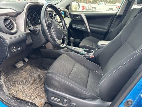Used 2018 Toyota RAV4 XLE image 9