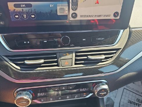 Used 2024 Nissan Altima 2.0 SR image 13