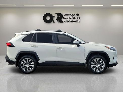Used 2022 Toyota RAV4 XLE Premium image 6