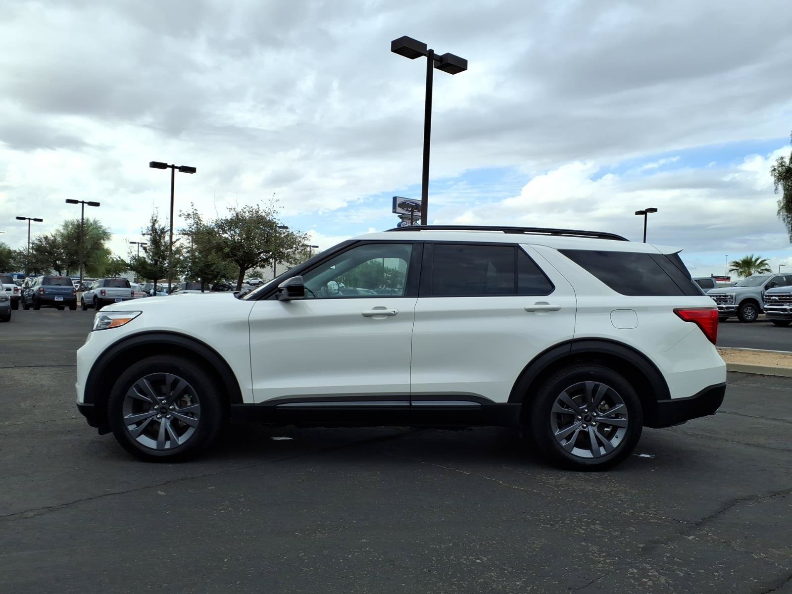 Certified 2023 Ford Explorer XLT w/ Equipment Group 202A AWD/4WD image 3