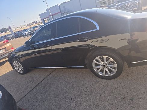 Used 2017 Mercedes-Benz E 300 4MATIC image 7