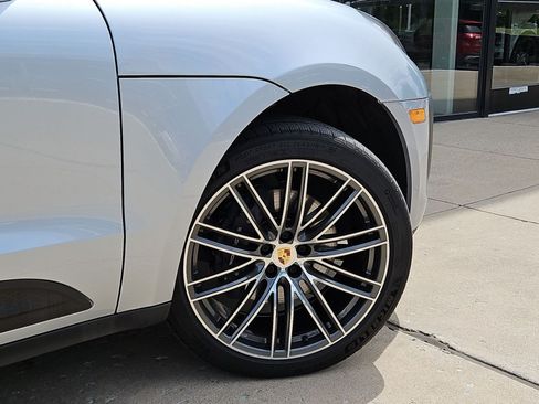 Certified 2026 Porsche Macan AWD/4WD image 13