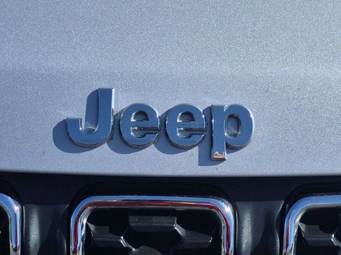 Used 2024 Jeep Compass Latitude AWD/4WD image 10