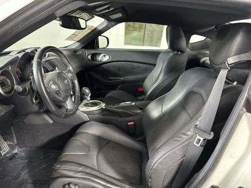 Used 2009 Nissan 370Z Touring image 24
