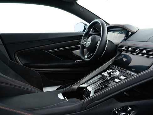 Used 2025 Aston Martin DB12 Coupe image 24