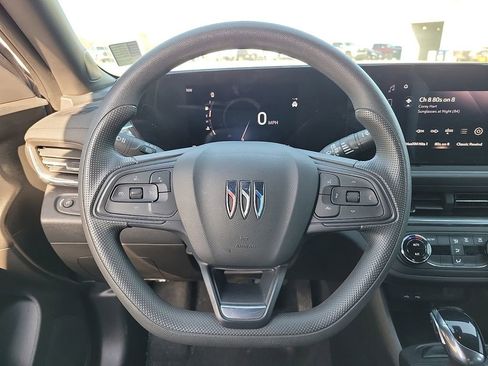 Used 2024 Buick Envista Preferred w/ Advanced Safety Package image 19