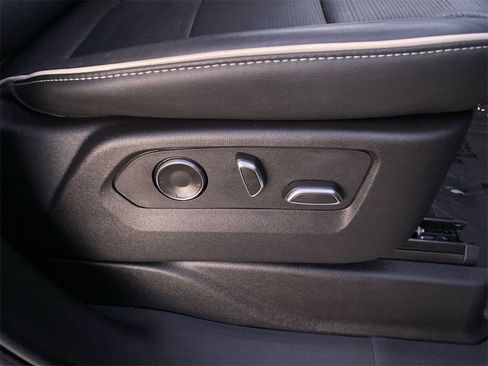 Certified 2025 Cadillac Escalade Premium Luxury image 37