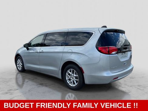 Used 2023 Chrysler Voyager LX FWD image 5