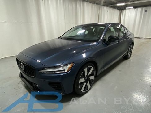 Used 2025 Volvo S60 T8 Ultra image 1