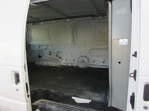 Used 2011 Ford E-150 and Econoline 150 w/ Commercial Cargo Van Pkg image 19