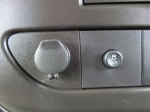 Used 2023 GMC Savana 2500 w/ Driver Convenience Package image 6