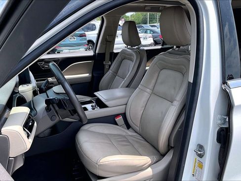 Used 2023 Lincoln Aviator Reserve w/ Equipment Group 201A AWD/4WD image 17