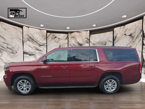 Used 2019 Chevrolet Suburban LT w/ Luxury Package AWD/4WD image 8
