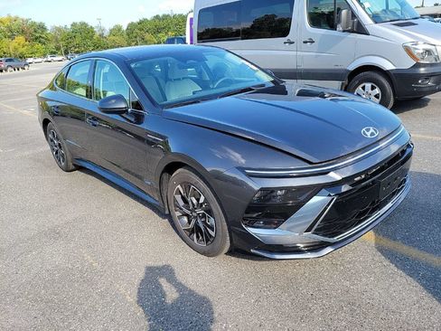 Used 2025 Hyundai Sonata SEL FWD image 2