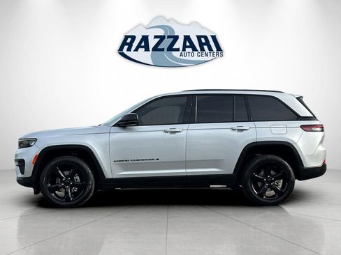Used 2023 Jeep Grand Cherokee Altitude image 6