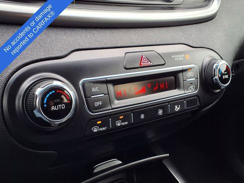 Used 2019 Kia Sorento LX image 26