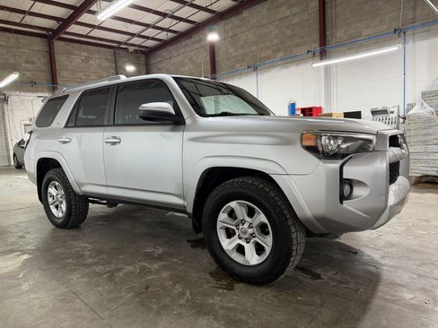 Used 2017 Toyota 4Runner SR5 RWD image 6