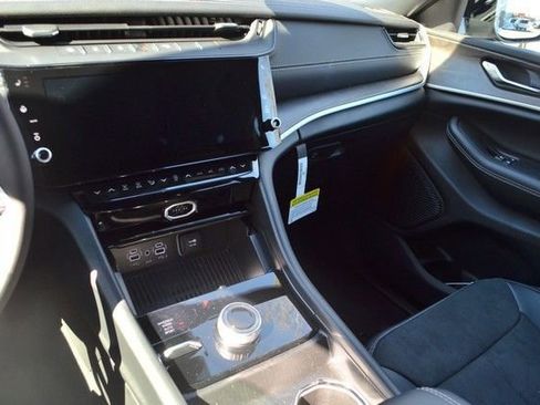 New 2026 Jeep Grand Cherokee Altitude image 20