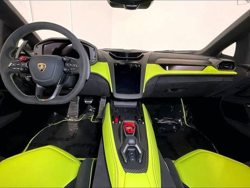 Used 2025 Lamborghini Revuelto image 21