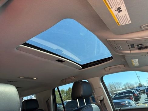 Used 2019 GMC Yukon SLE w/ Convenience Package image 4