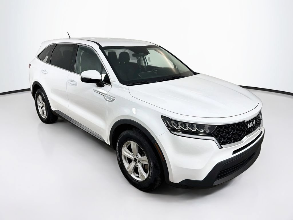 Certified 2023 Kia Sorento LX FWD image 3