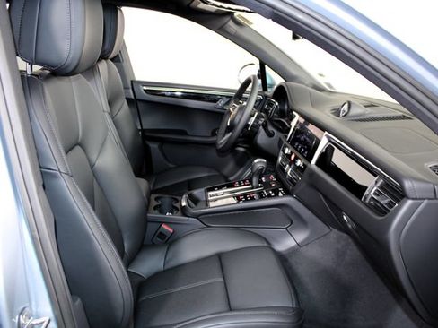 Certified 2026 Porsche Macan AWD/4WD image 24