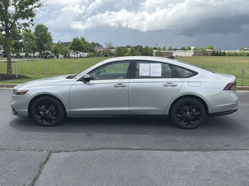 Certified 2025 Honda Accord SE image 6