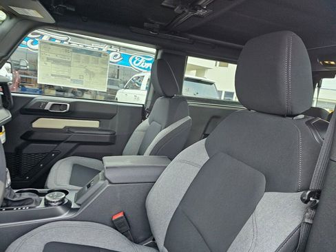 New 2025 Ford Bronco Base image 9