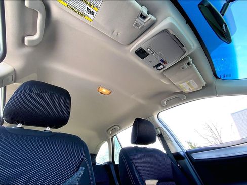 Used 2018 Subaru Outback 2.5i Premium image 12