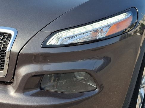 Used 2015 Jeep Cherokee Limited AWD/4WD image 9