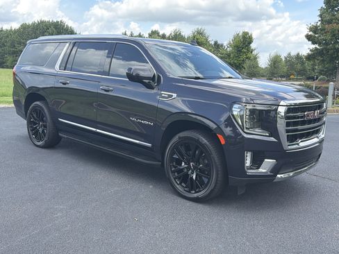 Used 2023 GMC Yukon XL SLT AWD/4WD image 2
