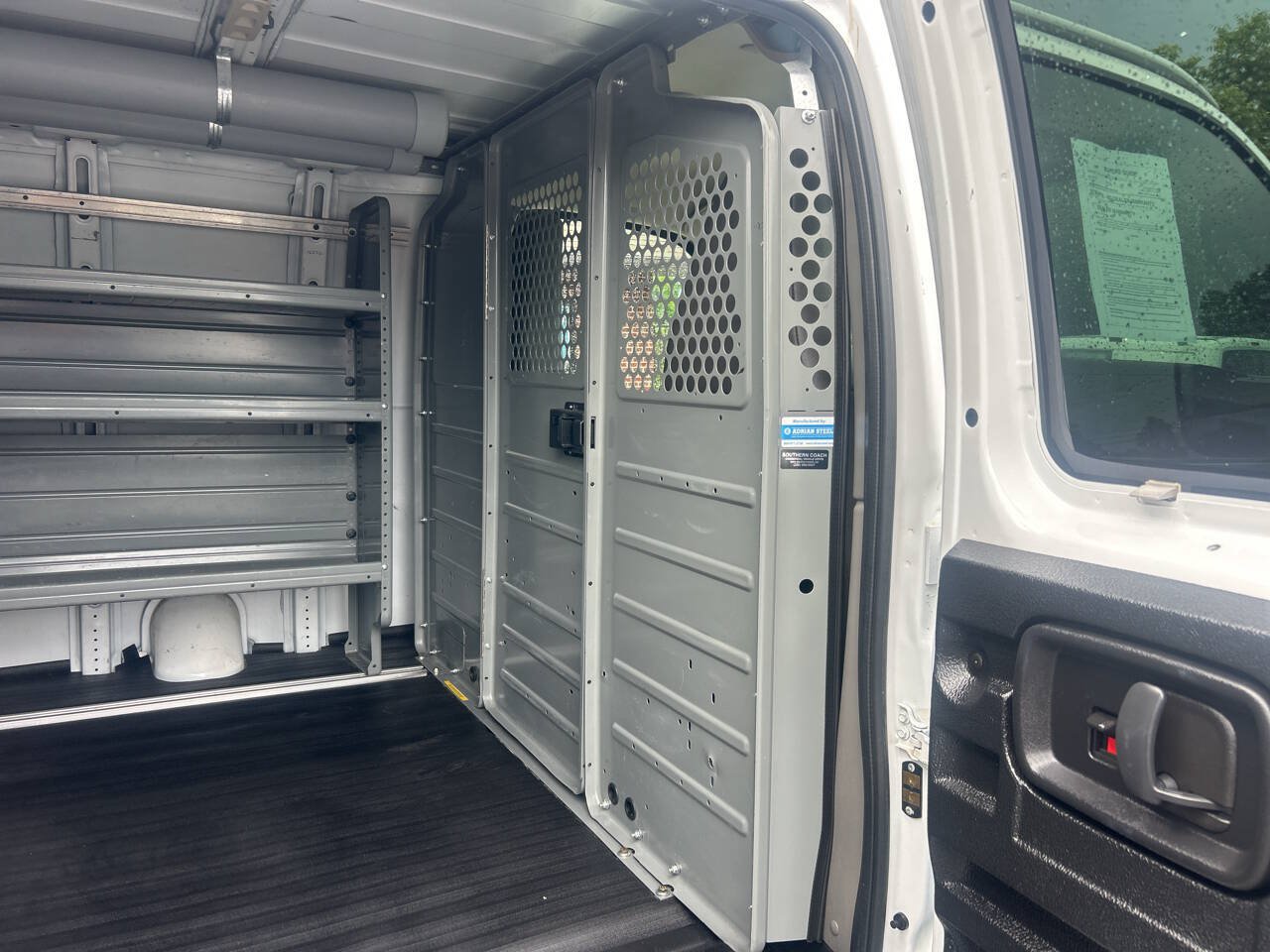 Used 2017 Chevrolet Express 2500 RWD image 17