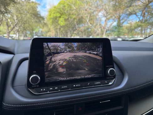 Used 2025 Nissan Rogue SV image 22